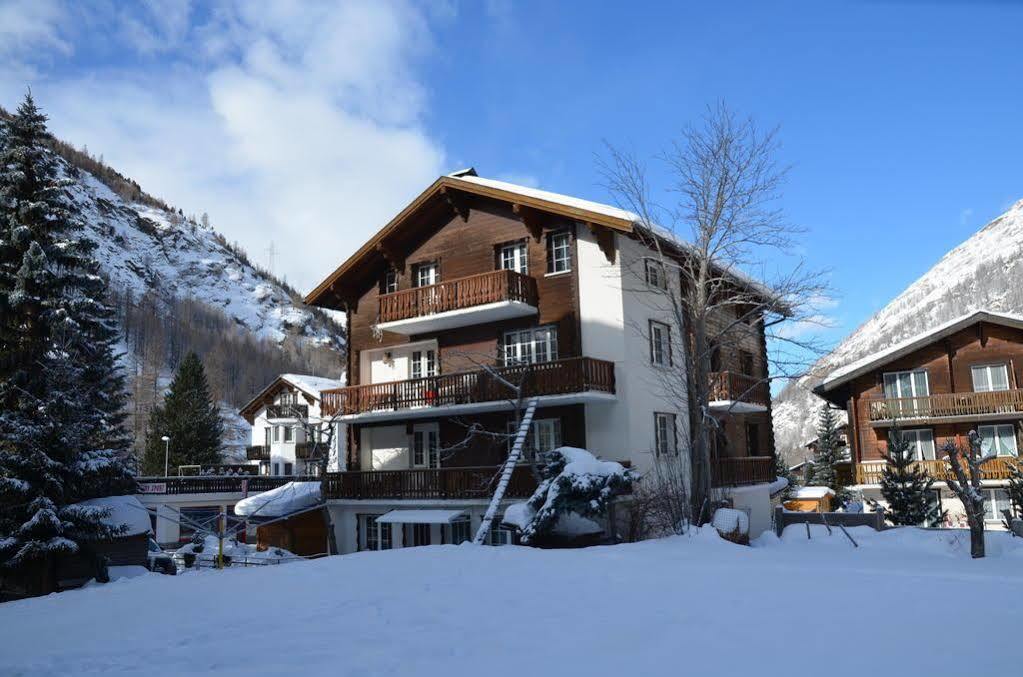 サース・アルマゲルHaus Alpenperleアパートメント エクステリア 写真